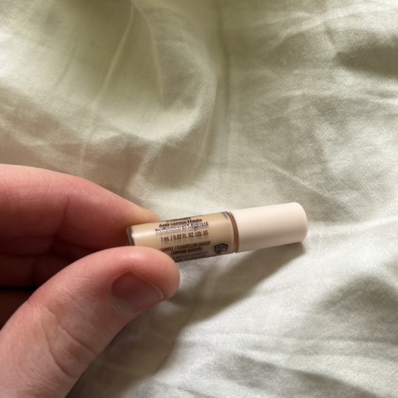 Sample Laura Mercier flawless concealer 1NO—mini makeup - Picture 5 of 5